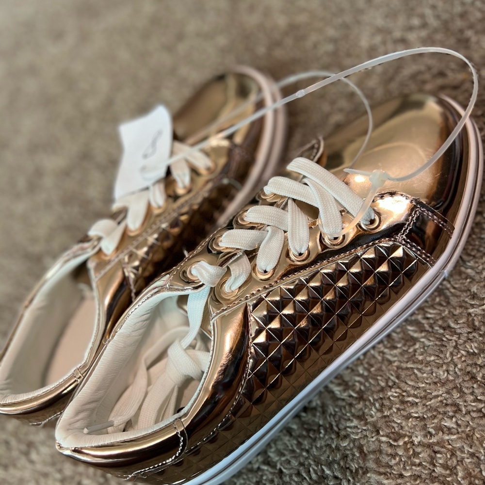Rose-gold casual sneakers